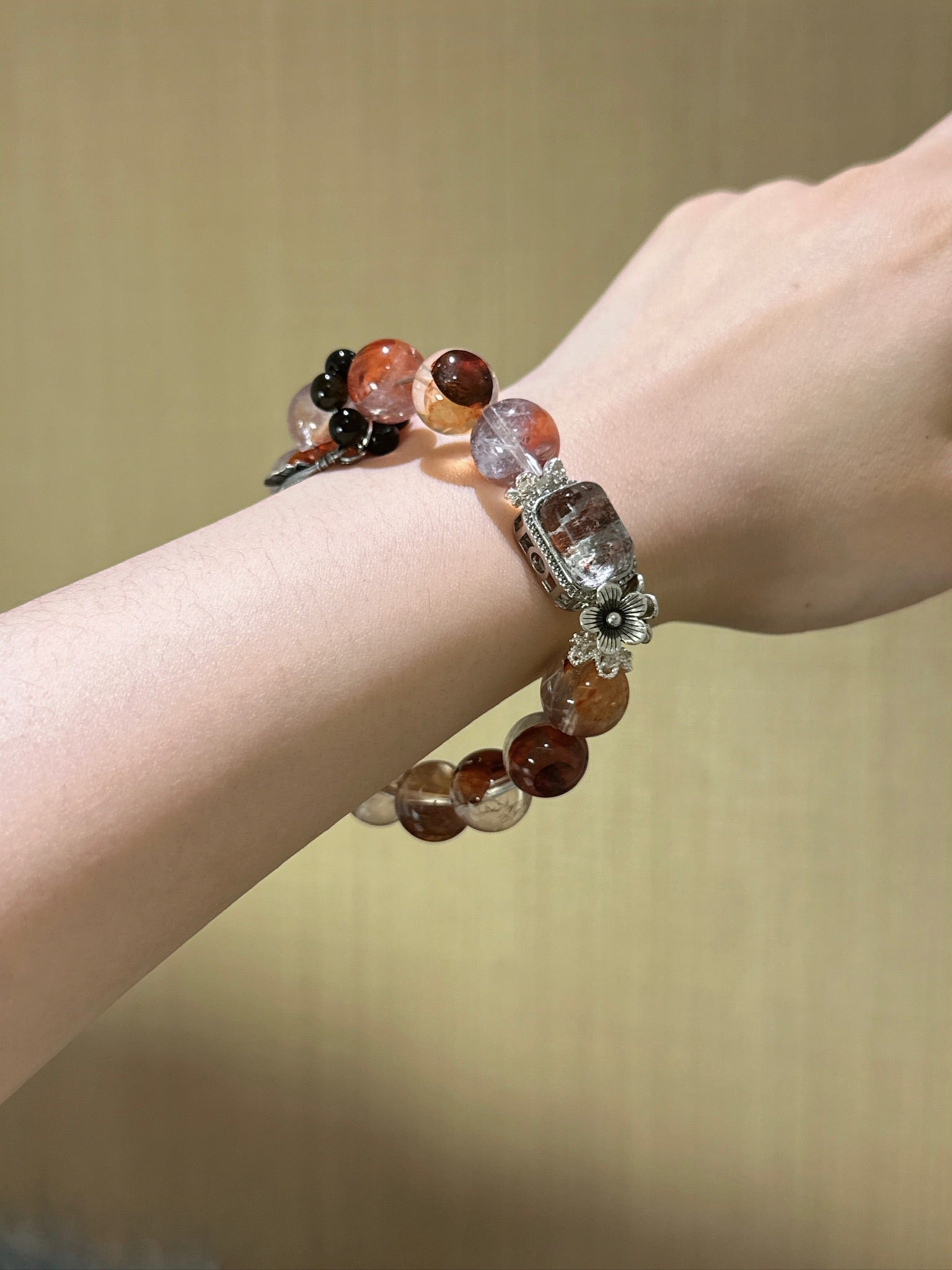 ▫️▪️ Red gum flower ghost box bracelet